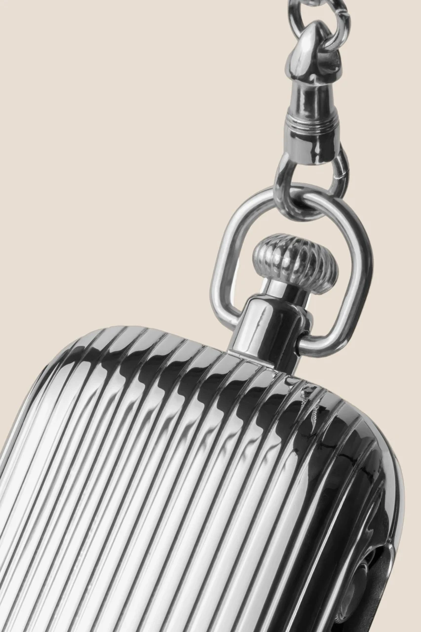 Bucardo silver housing detail.
